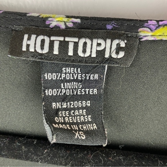 HOT Topic Black Floral V-Neck Woven Dress XS - Picture 6 of 11